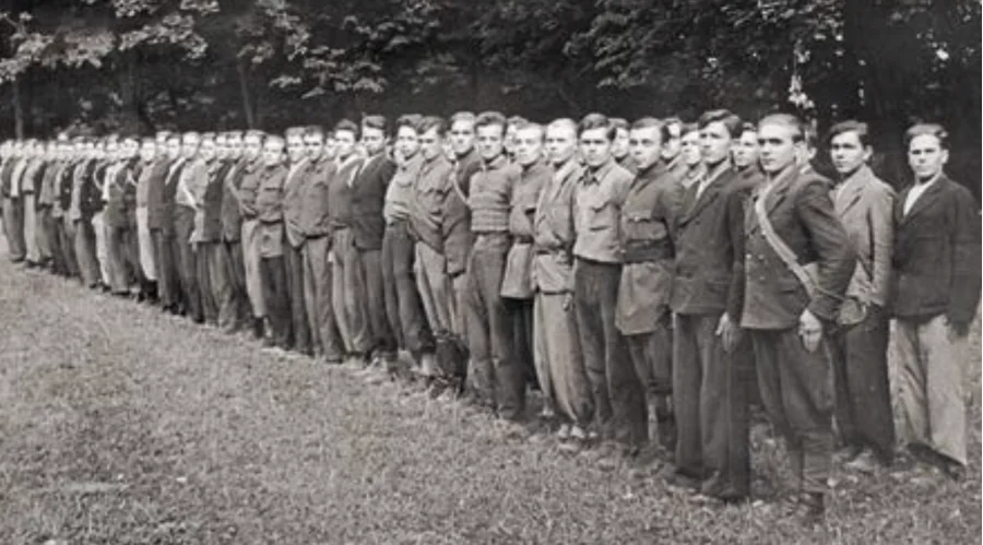 Ряди новобранців УПА перед початком бойової підготовки, 1943 рік